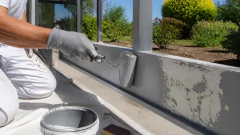 Comment repeindre une véranda en aluminium sans abîmer la structure ?